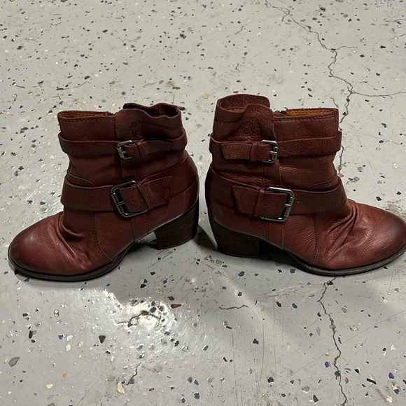 Burgundy leather boots - Picture 3 of 6